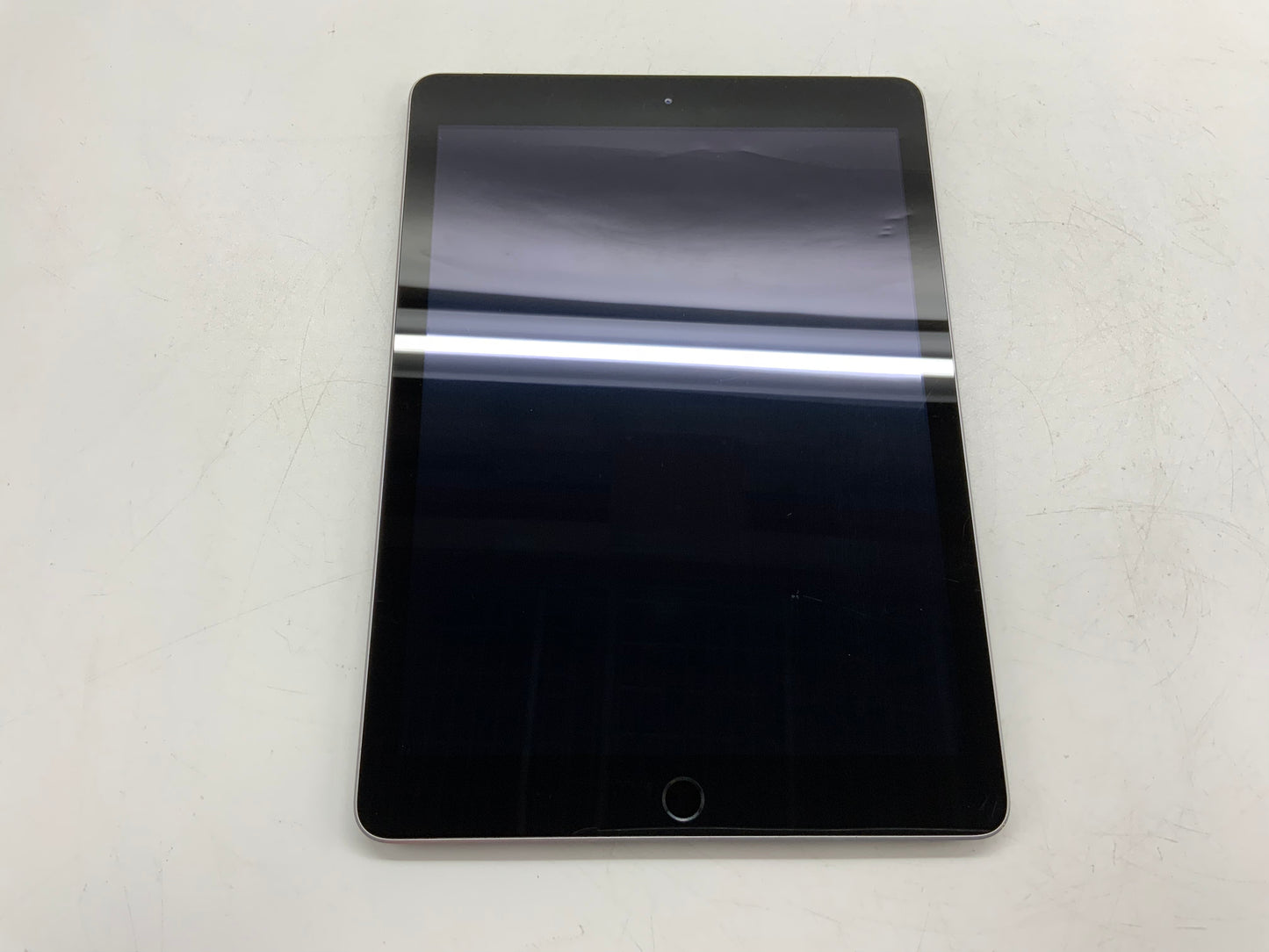 APPLE iPad A1823 5th Gen 128GB iOS 16 Unlocked Space Gray -See photos