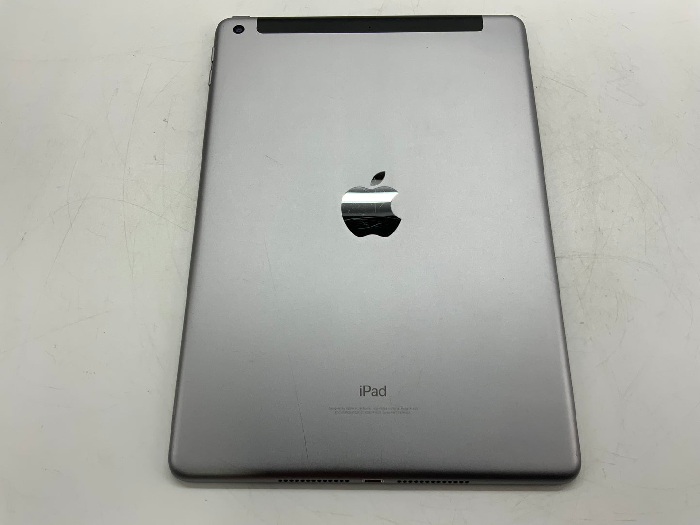 APPLE iPad A1823 5th Gen 128GB iOS 16 Unlocked Space Gray -See photos