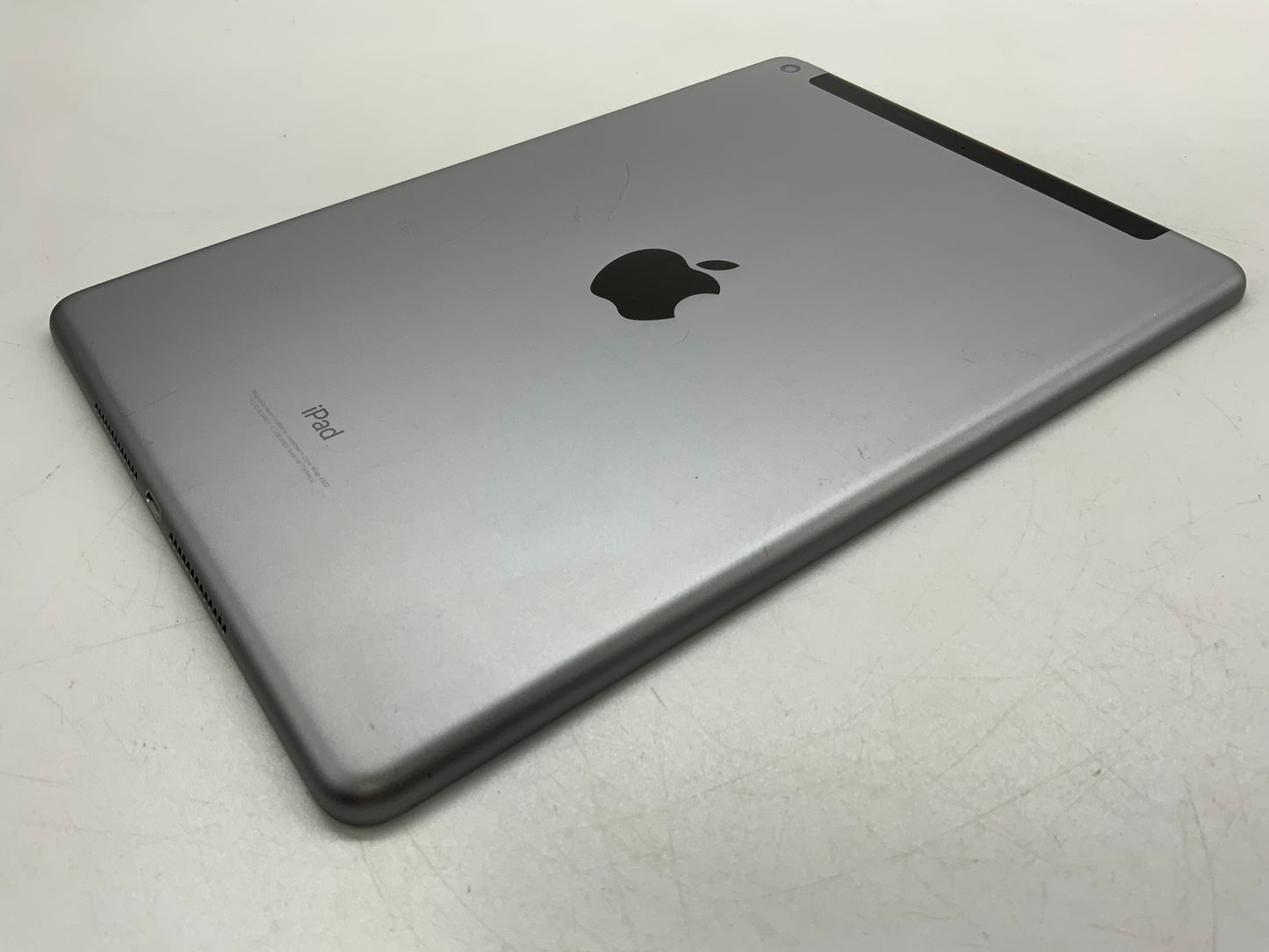APPLE iPad A1823 5th Gen 128GB iOS 16 Unlocked Space Gray -See photos