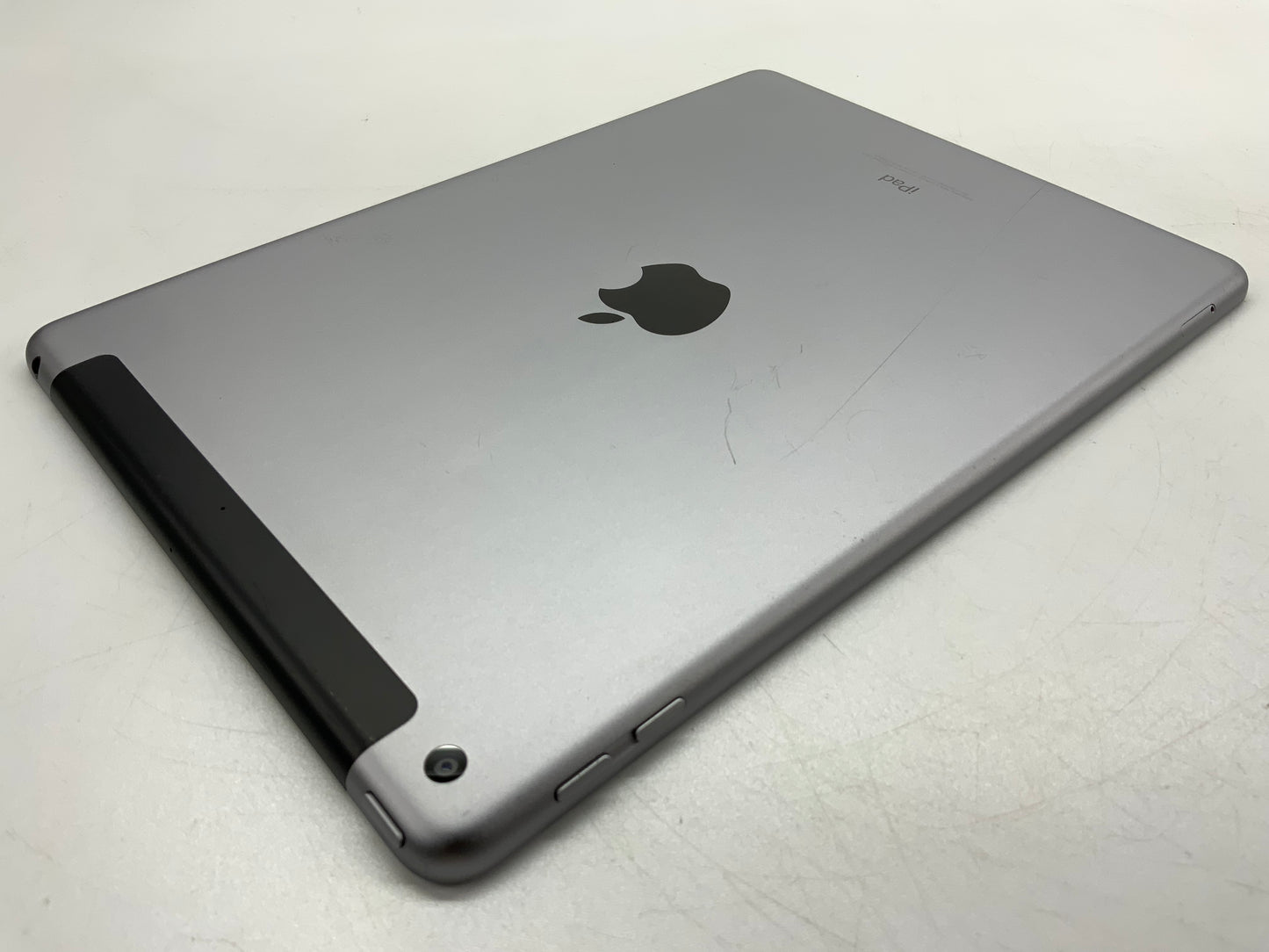 APPLE iPad A1823 5th Gen 128GB iOS 16 Unlocked Space Gray -See photos