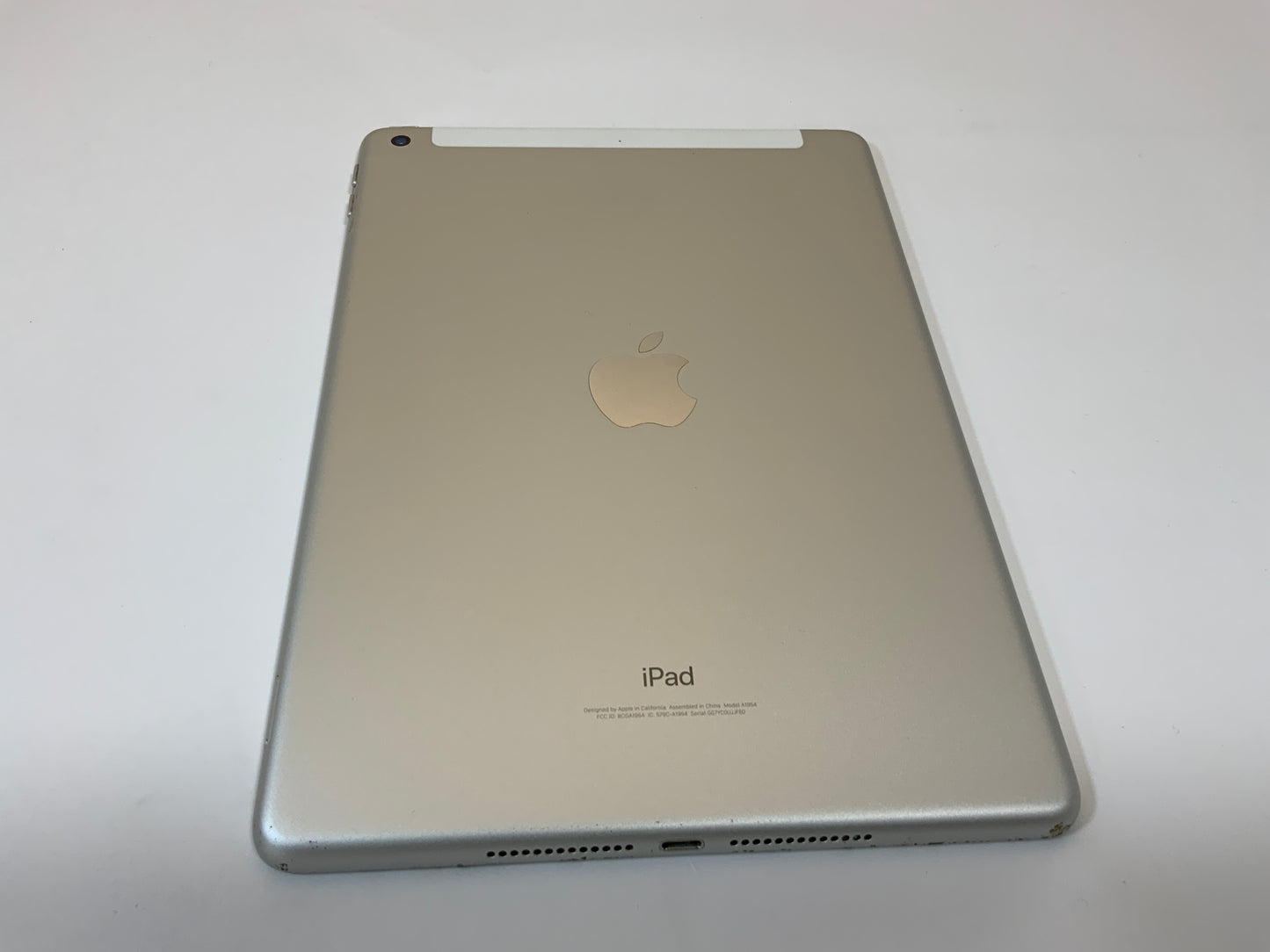 APPLE iPad 6th Gen A1954 Unlocked 32GB Silver/White iOS -Very Good
