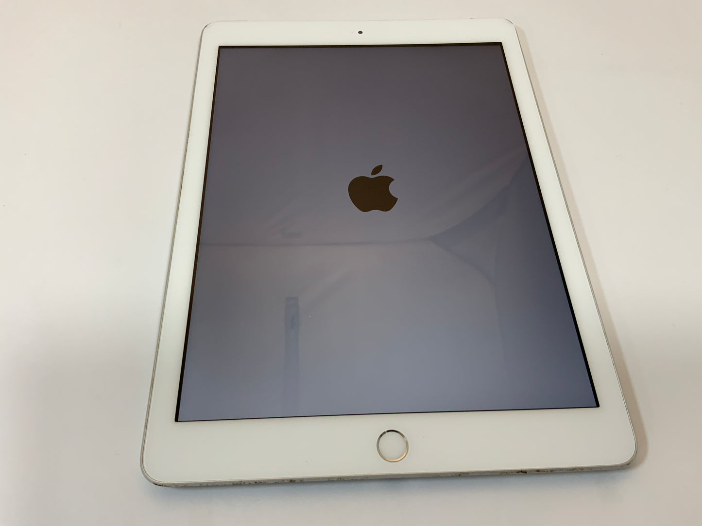 APPLE iPad 6th Gen A1954 Unlocked 32GB Silver/White iOS -Very Good