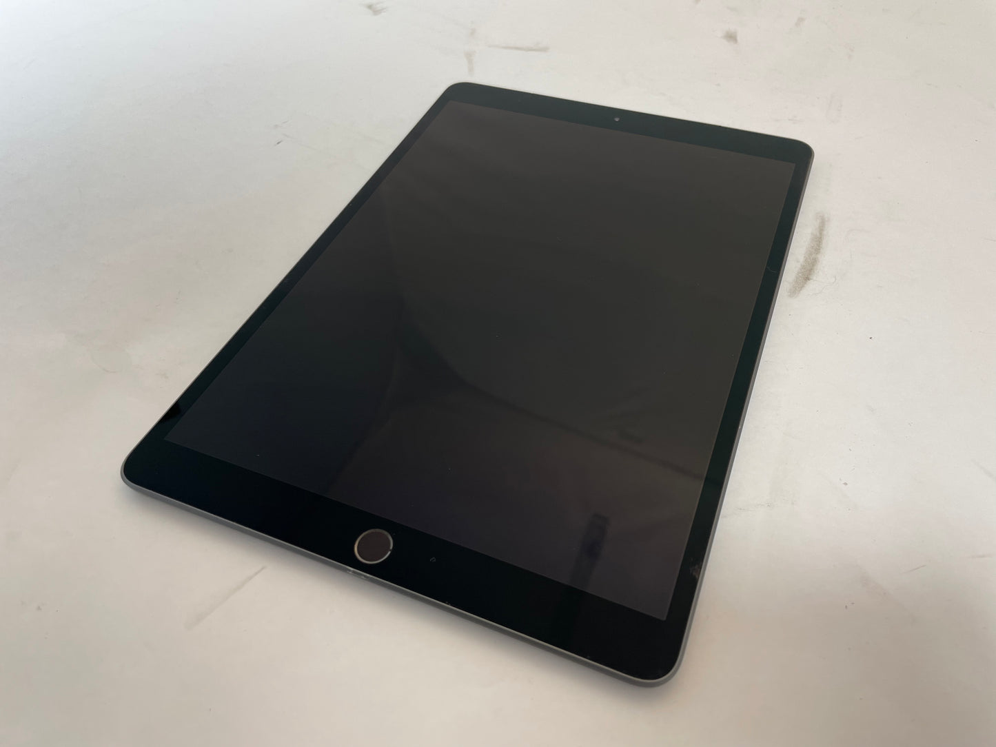 APPLE iPad Air 3rd Gen A2153 10.5" 64GB Unlocked Space Gray iOS