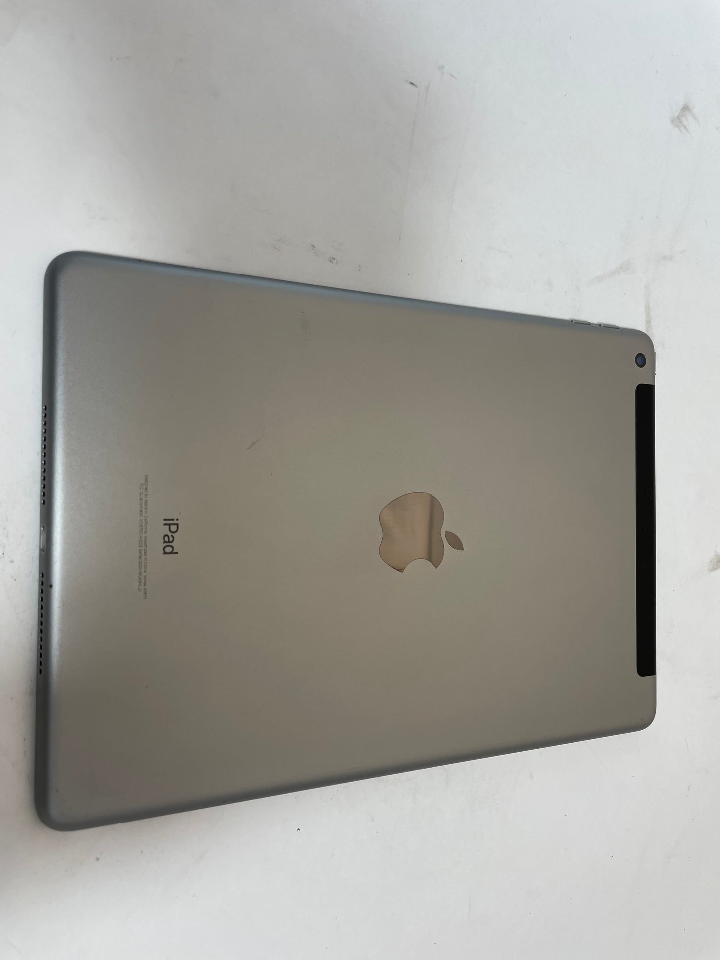 APPLE iPad A1823 5th Gen 9.7" 32GB Unlocked Black & Gray iOS