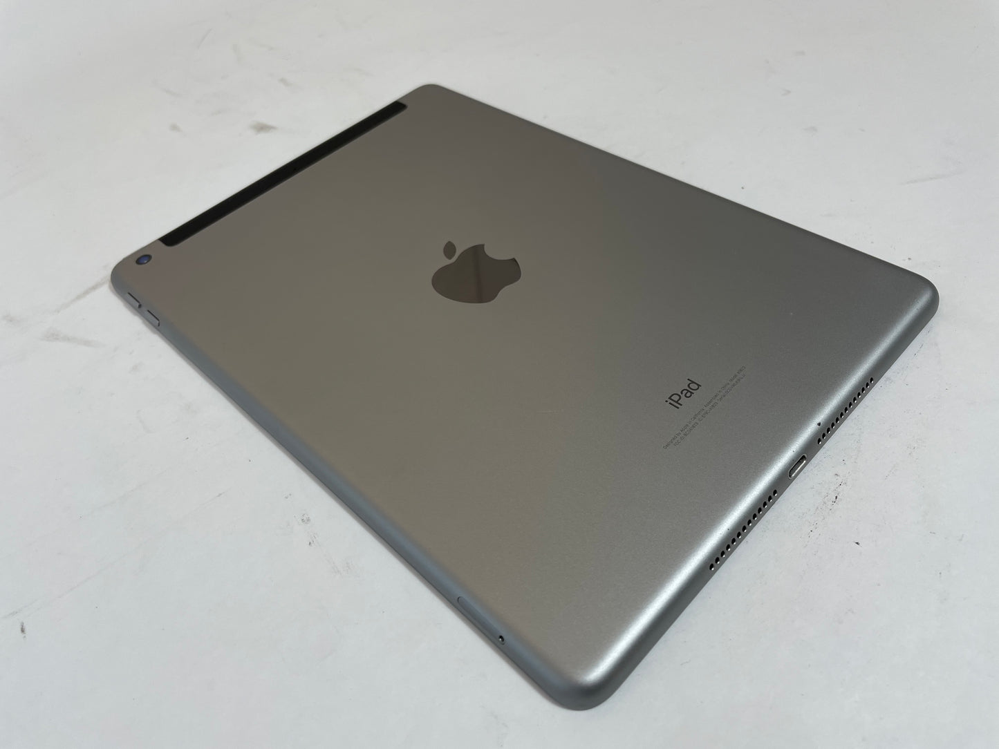 APPLE iPad A1823 5th Gen 9.7" 32GB Unlocked Black & Gray iOS