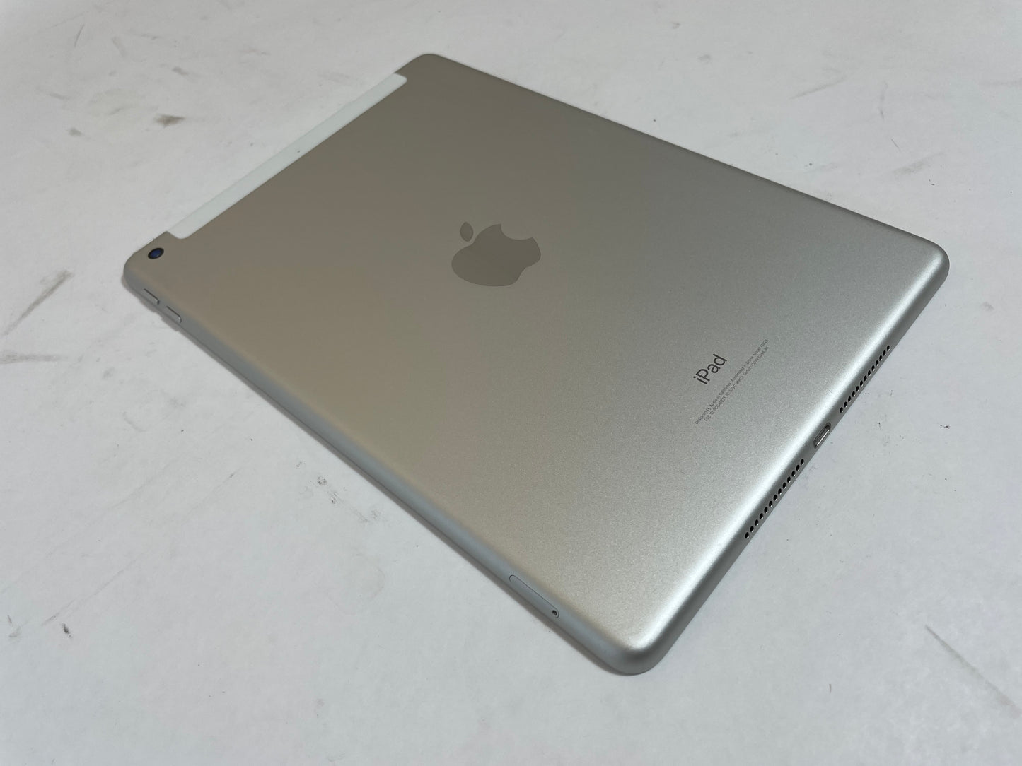 APPLE iPad 5th Gen A1823 9.7" 128GB Unlocked Silver & White iOS -Very Good
