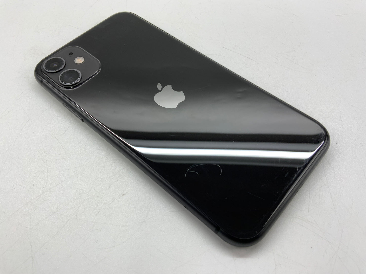 APPLE iPhone 11 A2111 64GB Verizon iOS Black -Very Good