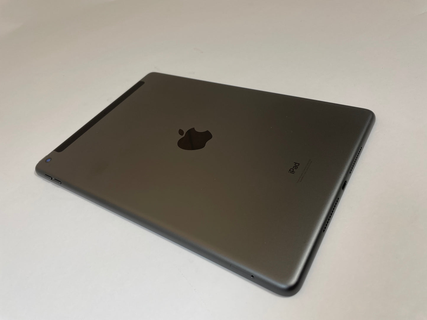 APPLE iPad 9th Gen A2603 10.2" 64GB Unlocked Black & Gray iOS