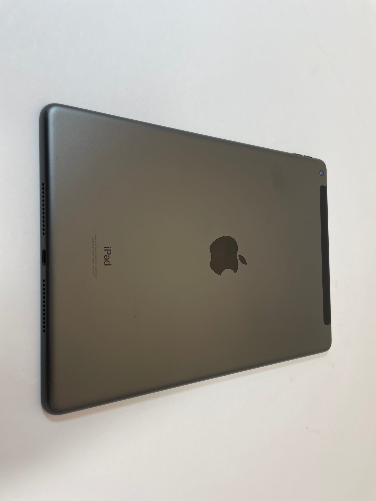 APPLE iPad A2603 9th Gen 10.2" 64GB Unlocked Black & Gray iOS -Good