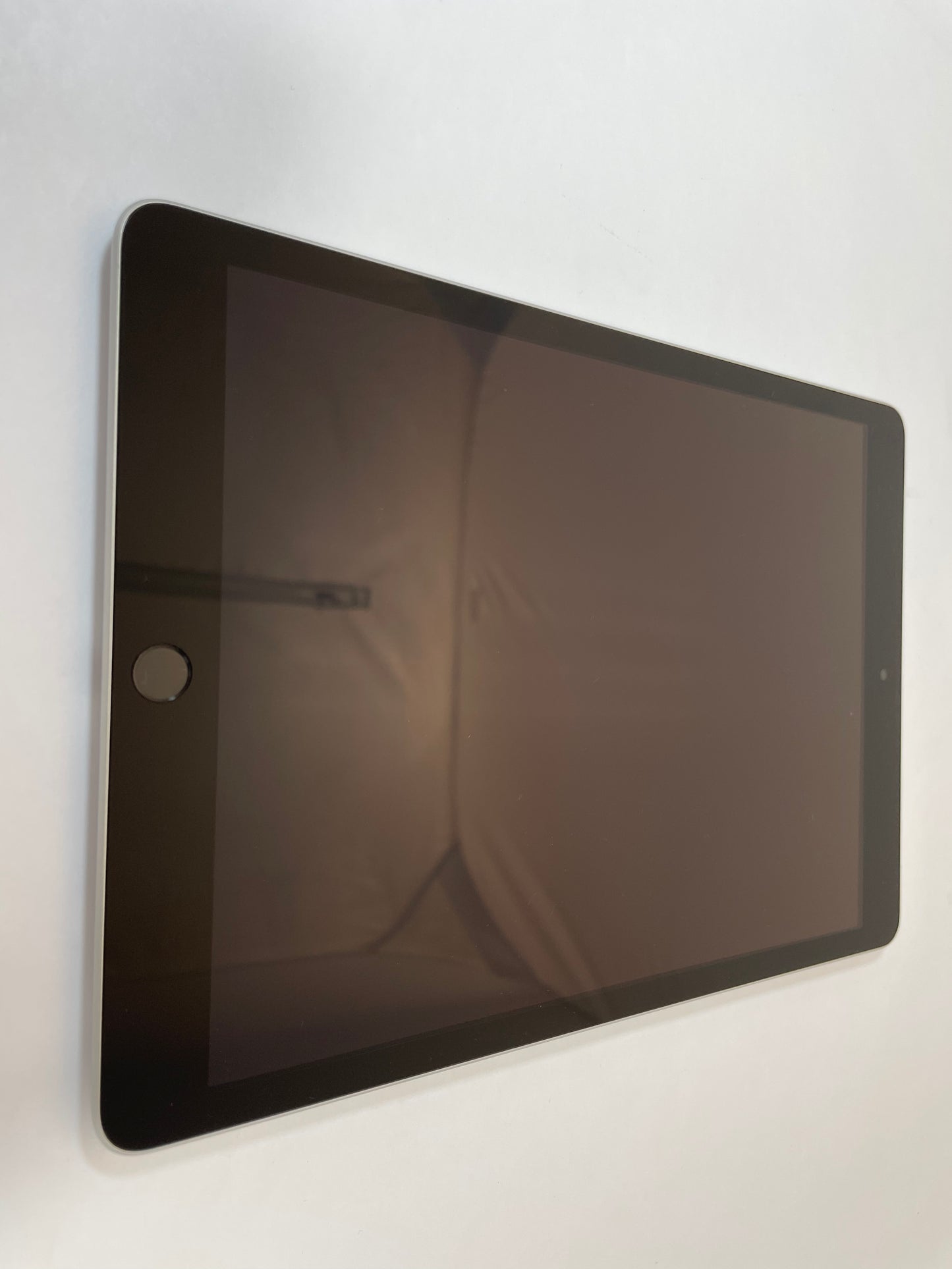 APPLE iPad 9th Gen A2603 10.2" 64GB Sliver & Black Unlocked iOS