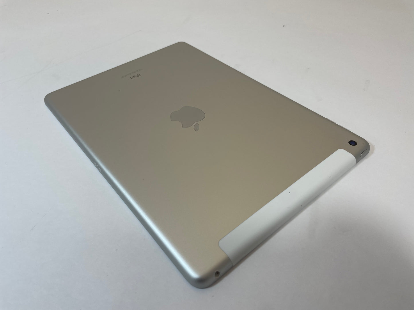 APPLE iPad 9th Gen A2603 10.2" 64GB Sliver & Black Unlocked iOS
