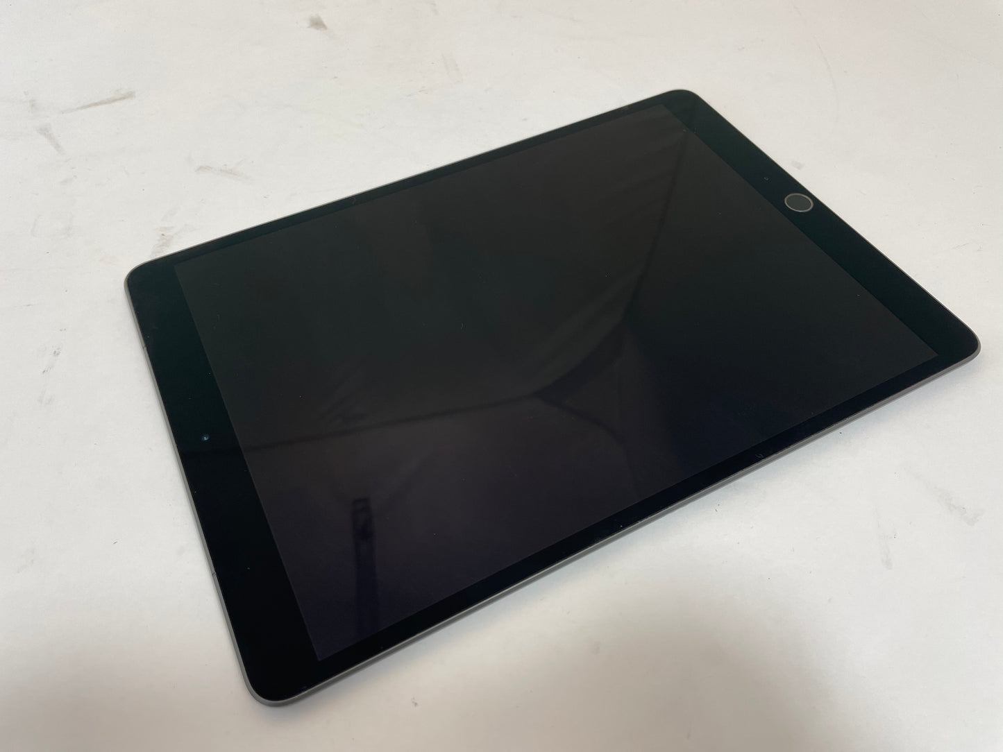 APPLE iPad Air 3rd Gen A2153 10.5" 64GB Unlocked Black & Gray iOS -Good