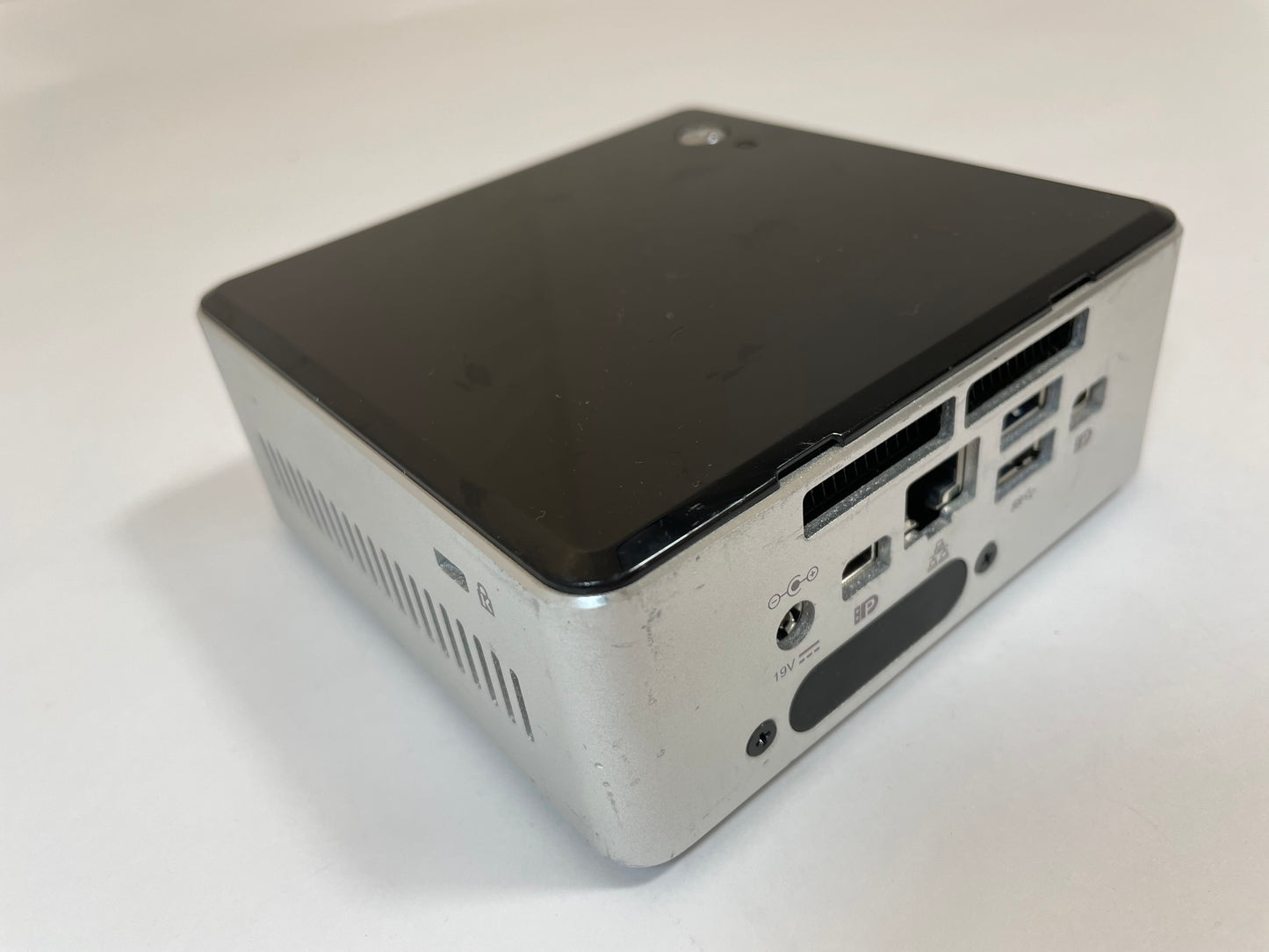 INTEL NUC5I5MYBE Mini PC Core i5 5300U 275GB 8GB RAM -NO AC or OS included