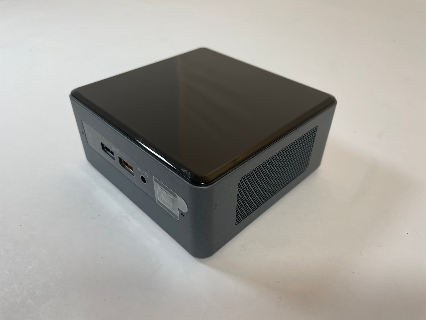 INTEL NUC8I3BEH Mini PC Core i3 8109U 250GB 4GB RAM -NO AC or OS Included