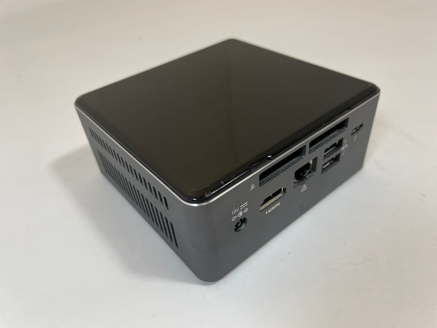 INTEL NUC7I7BNB Mini PC Core i7 7567U 250GB 8GB RAM -NO AC or OS Included