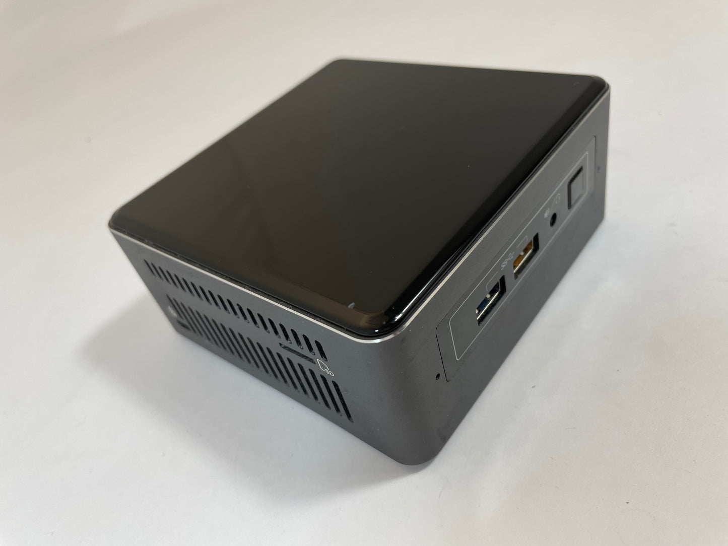 INTEL NUC5I7RYB Mini PC Core i7 5557U 120GB 8GB RAM -NO AC or OS Included