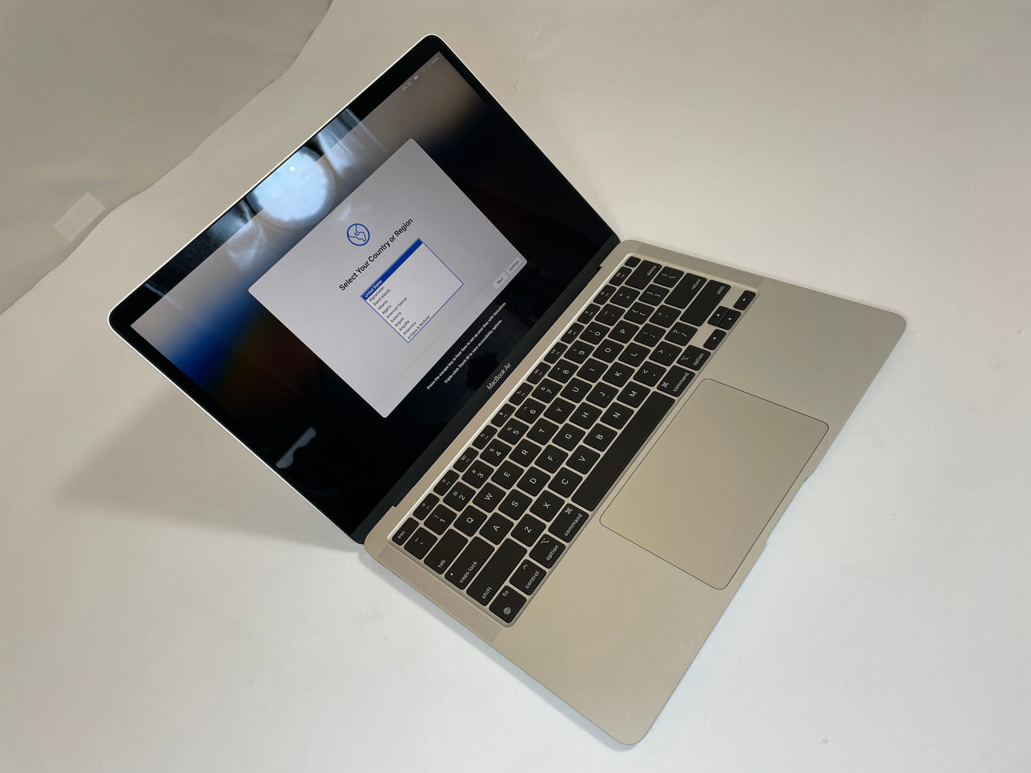 APPLE MacBook Air A2337 2020 M1 128GB 8GB Silver Sonoma -Good