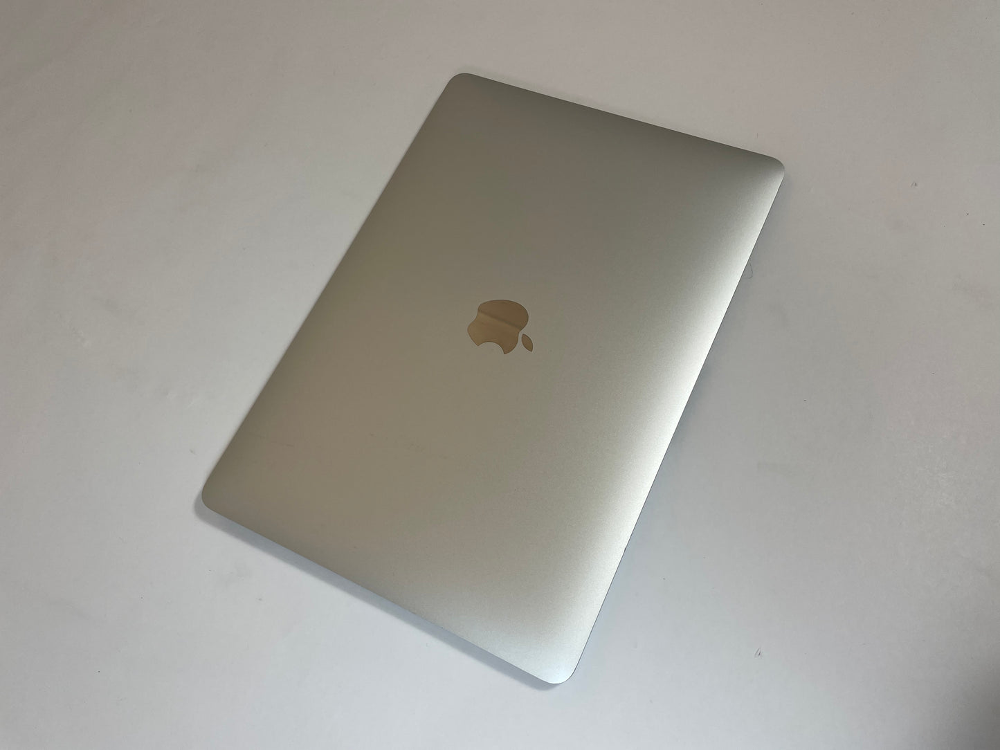APPLE MacBook Air A2337 2020 M1 128GB 8GB Silver Sonoma -Good
