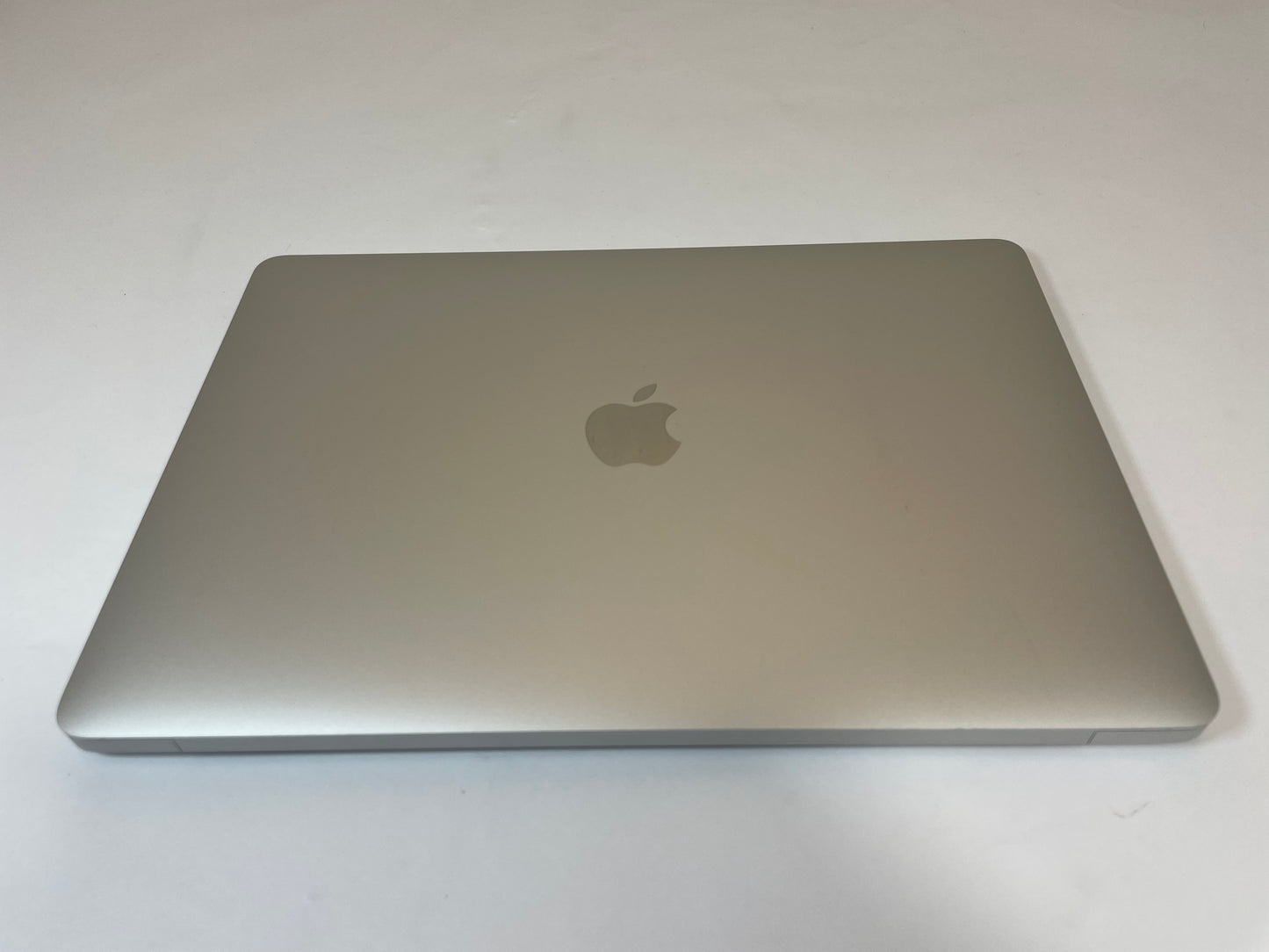 APPLE MacBook Air A2337 2020 M1 128GB 8GB Silver Sonoma -Good