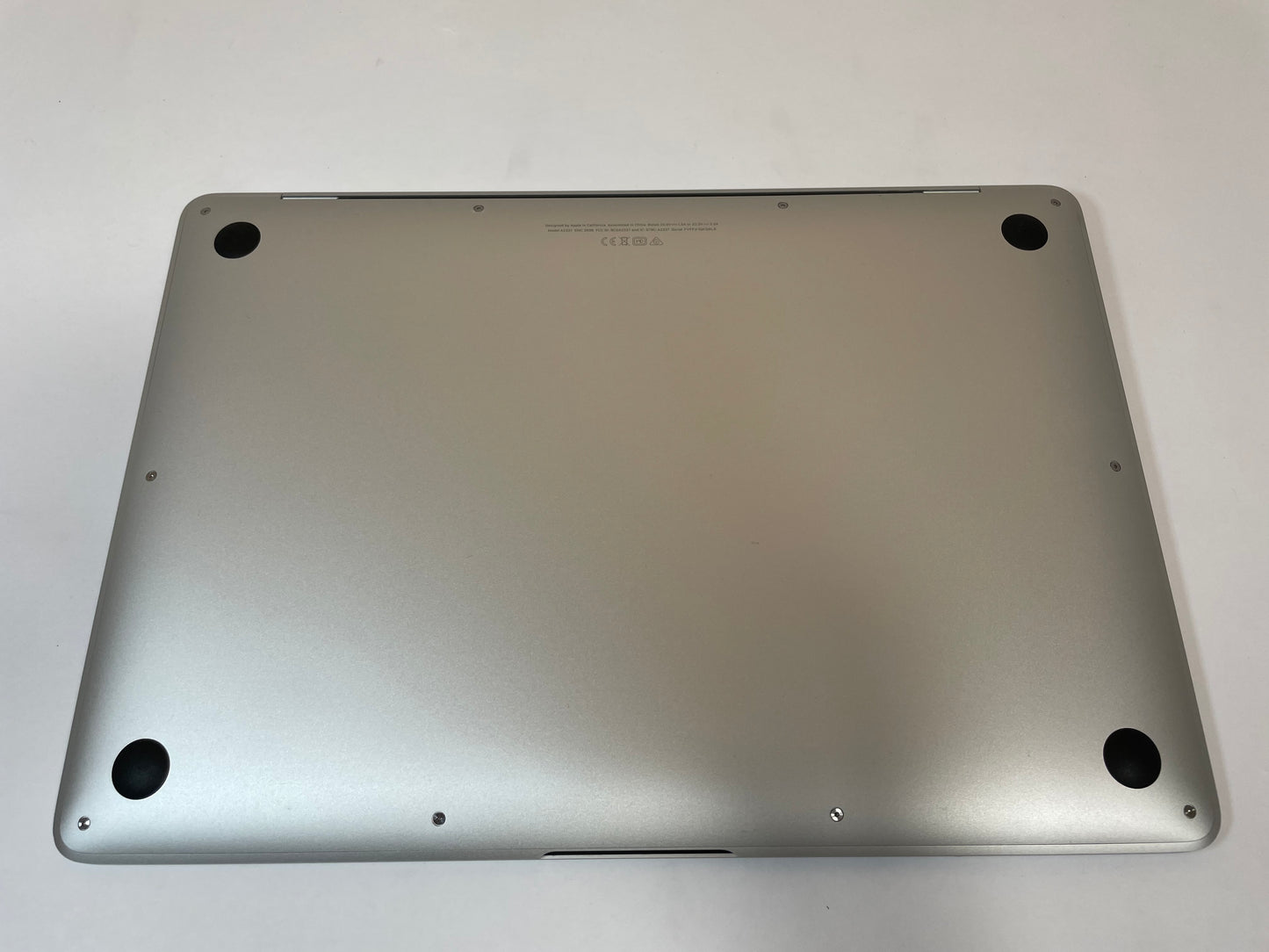 APPLE MacBook Air A2337 2020 M1 128GB 8GB Silver Sonoma -Good