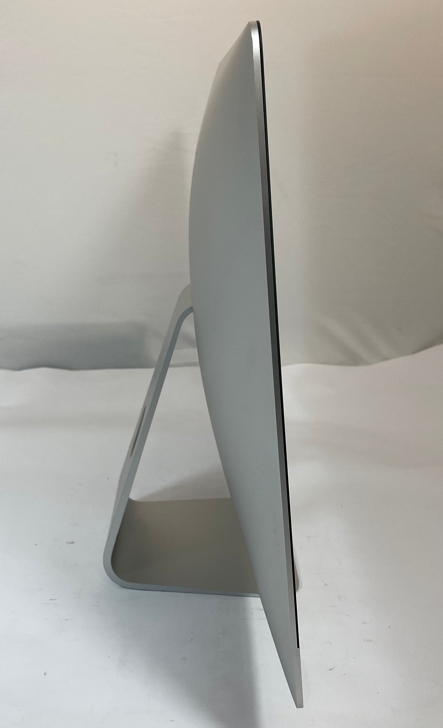APPLE iMac A2115 2019 27" Core i5-8600 1TB 16GB Silver Sonoma -Very Good