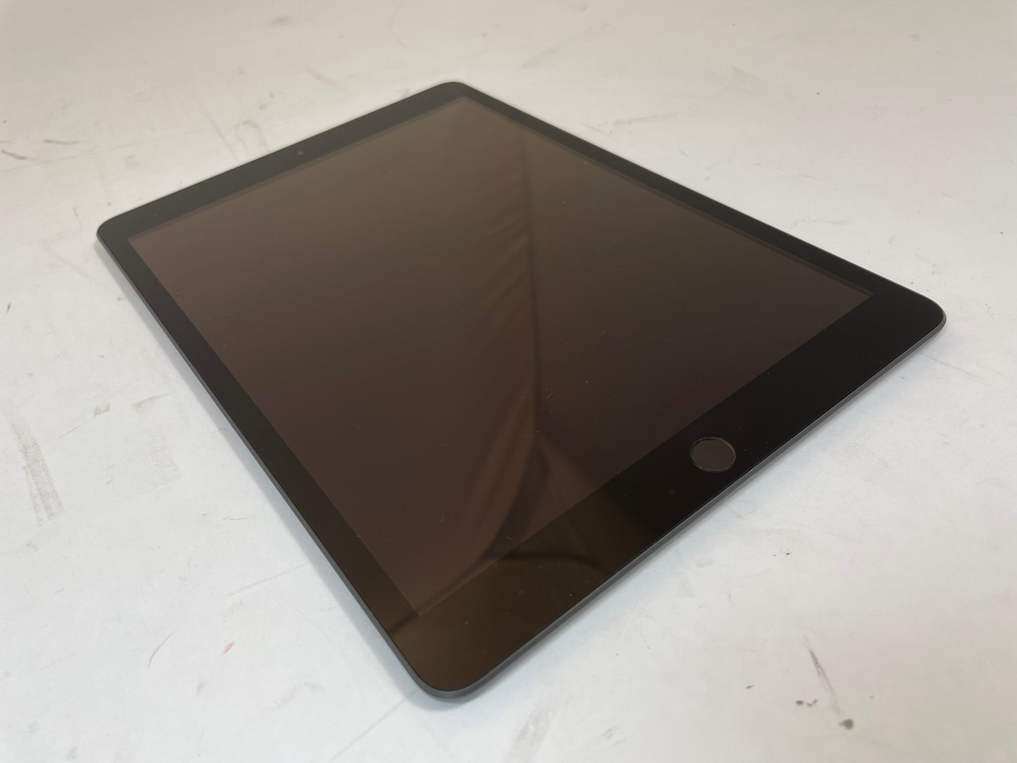 Apple iPad 7th Gen A2197 Tablet 10.2" 32GB Wi-Fi Only iOS 15 -Very Good