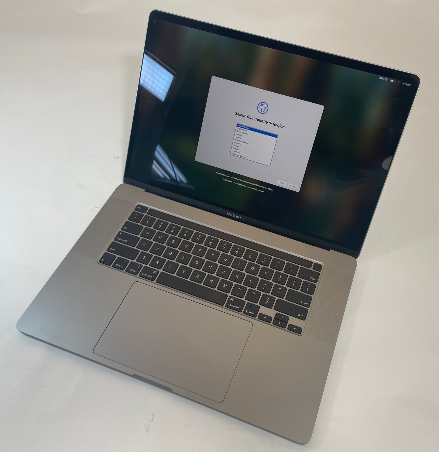 APPLE MacBook Pro A2141 2019 16" Core i7 9750H 1TB 16GB NVMe Gray Sequoia