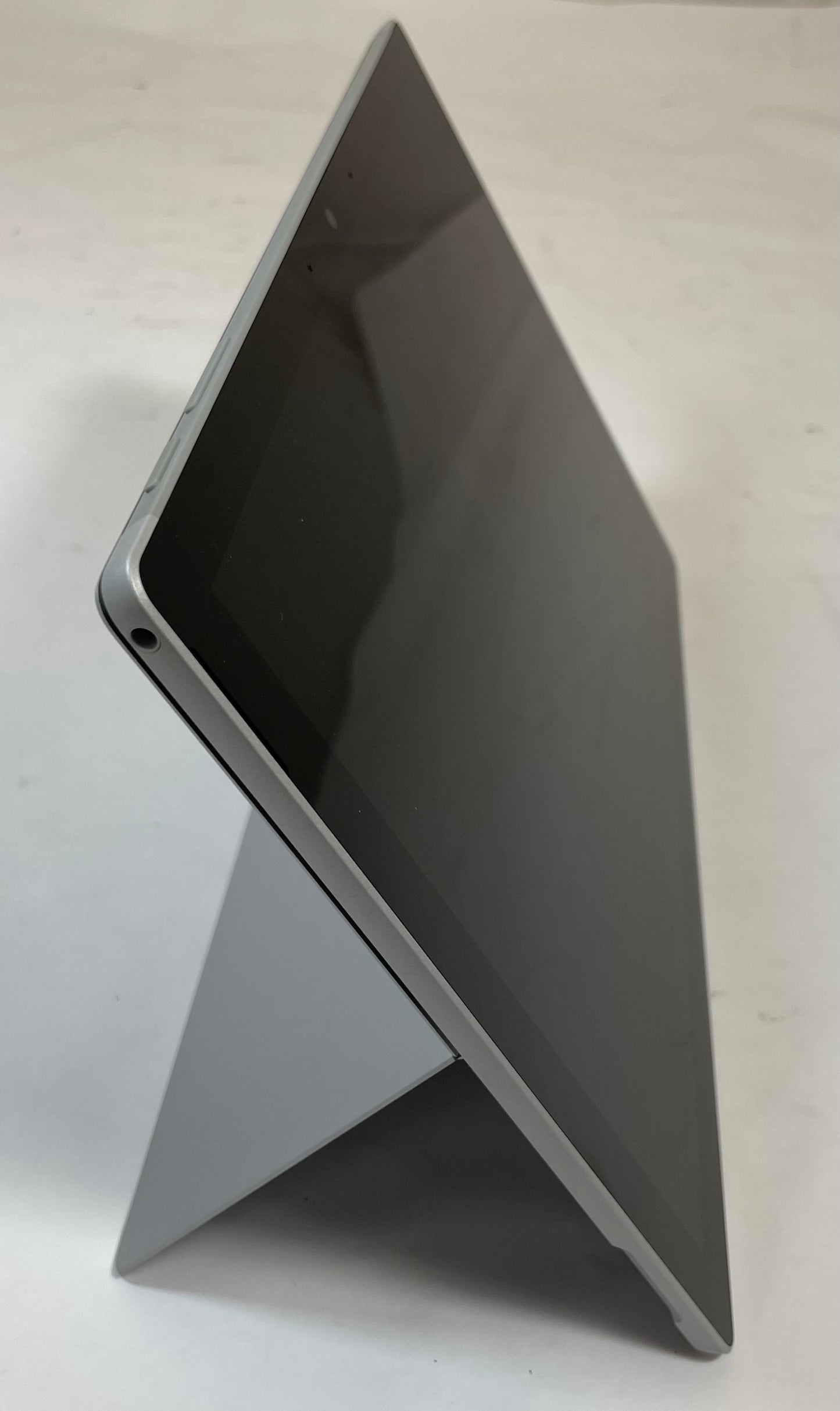 MICROSOFT SURFACE PRO 7 i5 1035G4 256GB 8GB NVMe Windows 11 - Good - No Keyboard