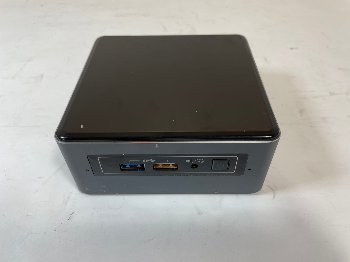 INTEL NUC7I7BNH UCFF Core i7 7567U 250GB 8GB -NO AC or OS Included?