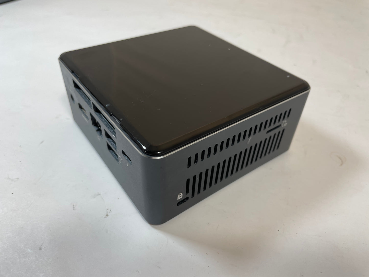 INTEL NUC7I7BNH UCFF Core i7 7567U 500GB 16GB -NO AC or OS Included