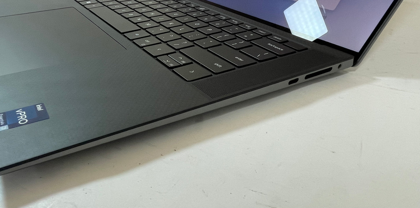 DELL PRECISION 5570 15" Touch Laptop Core i7 12700H 512GB 32GB NVMe WIN11P