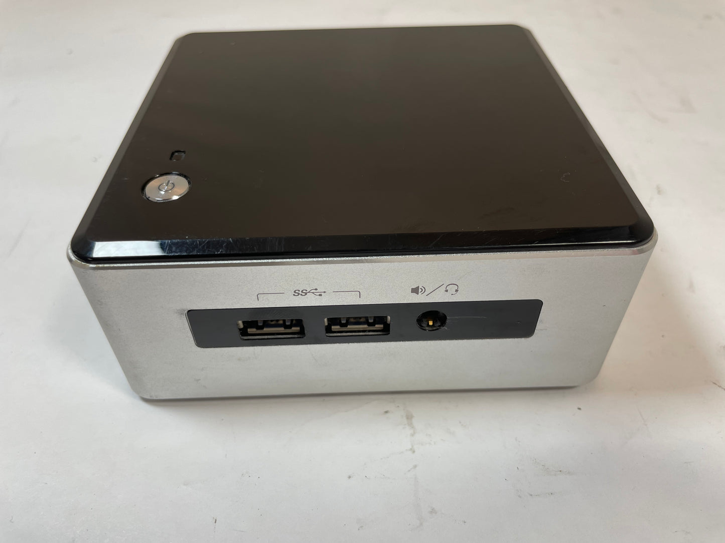INTEL NUC5i5MYBE UCFF Core i5 5300U 275GB 8GB -NO OS or AC Included