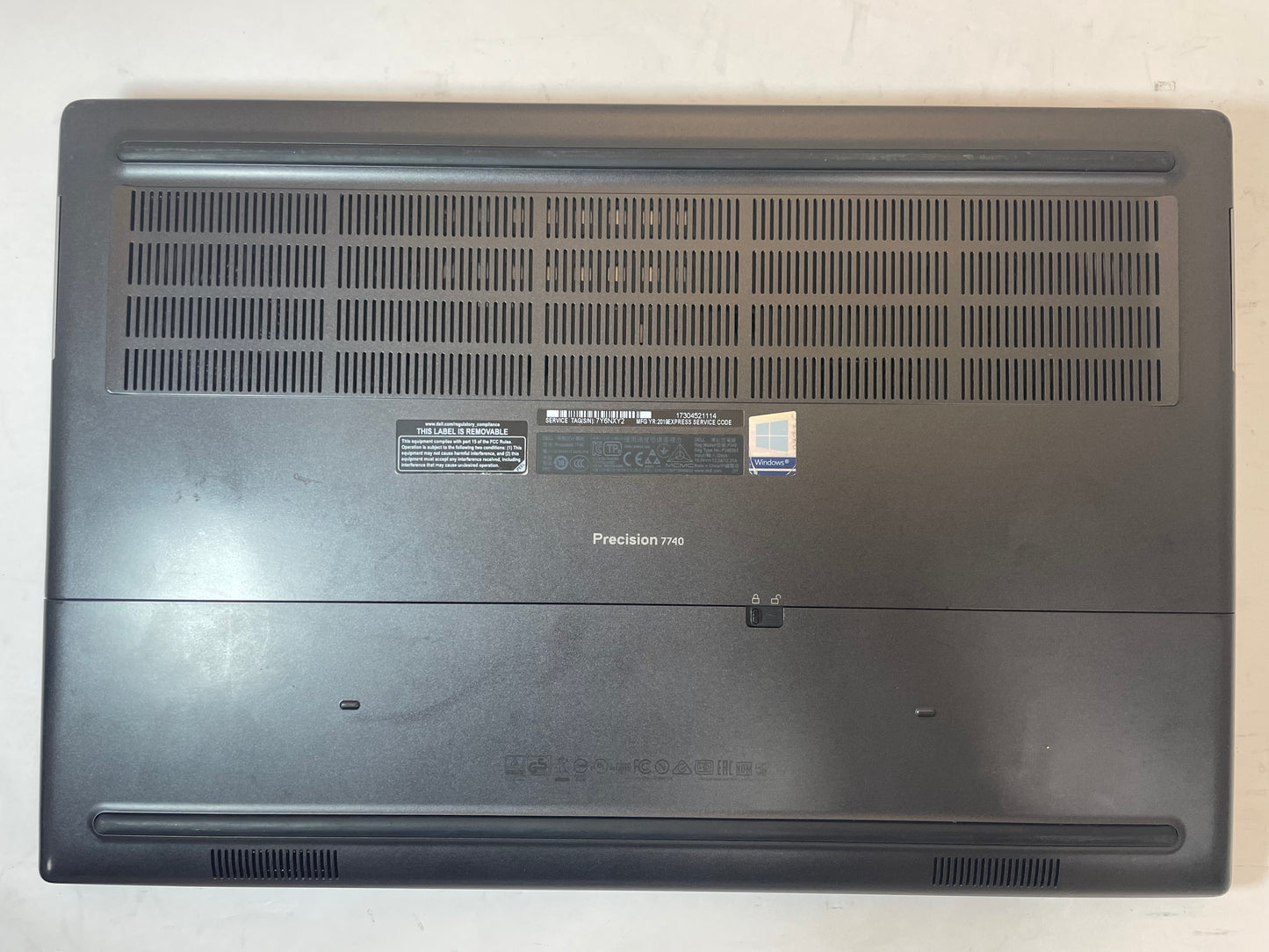 DELL Precision 7740 17" Laptop Xeon E 2276M 32GB 1TB NVMe Windows 11