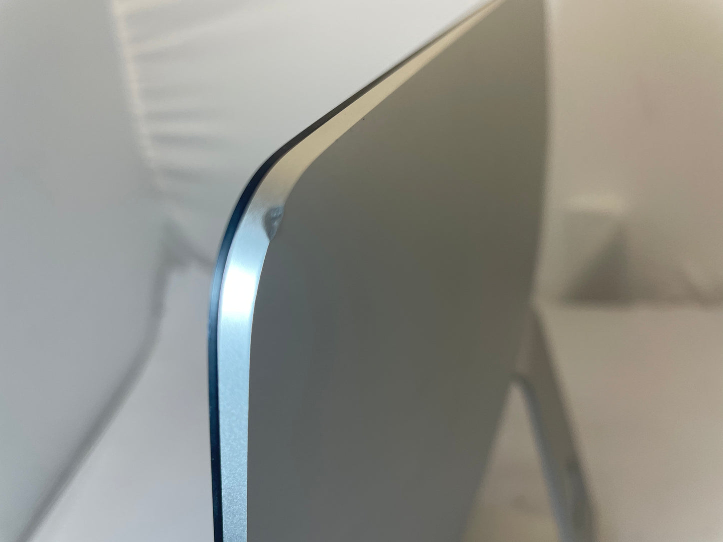 APPLE iMac A2115 2019 27" Core i5-8500 8GB 256GB SSD Silver Sequoia -Good