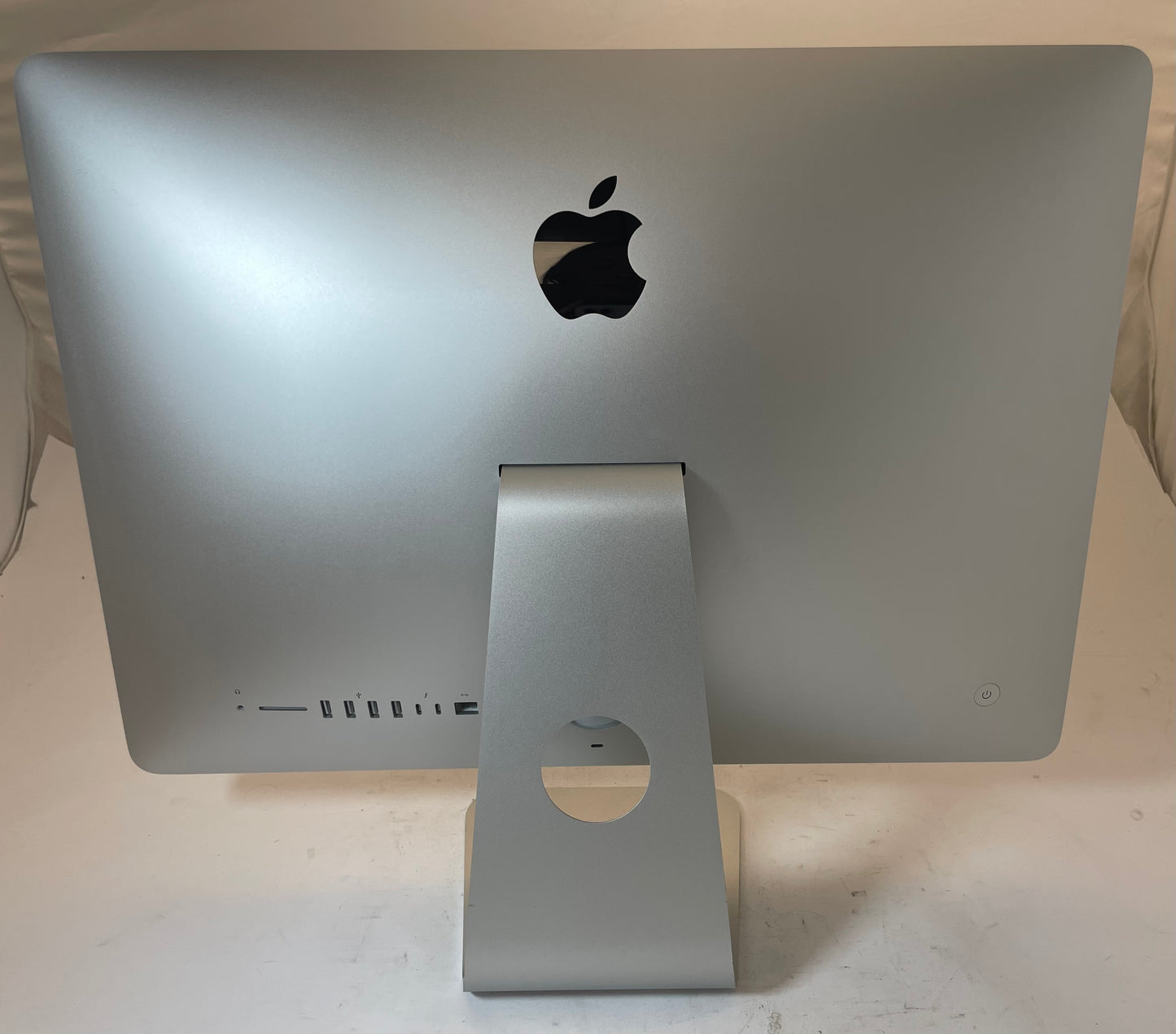 APPLE iMac A2116 2019 21.5" Core i5 8500 16GB 1TB HDD Silver Sequoia -Good