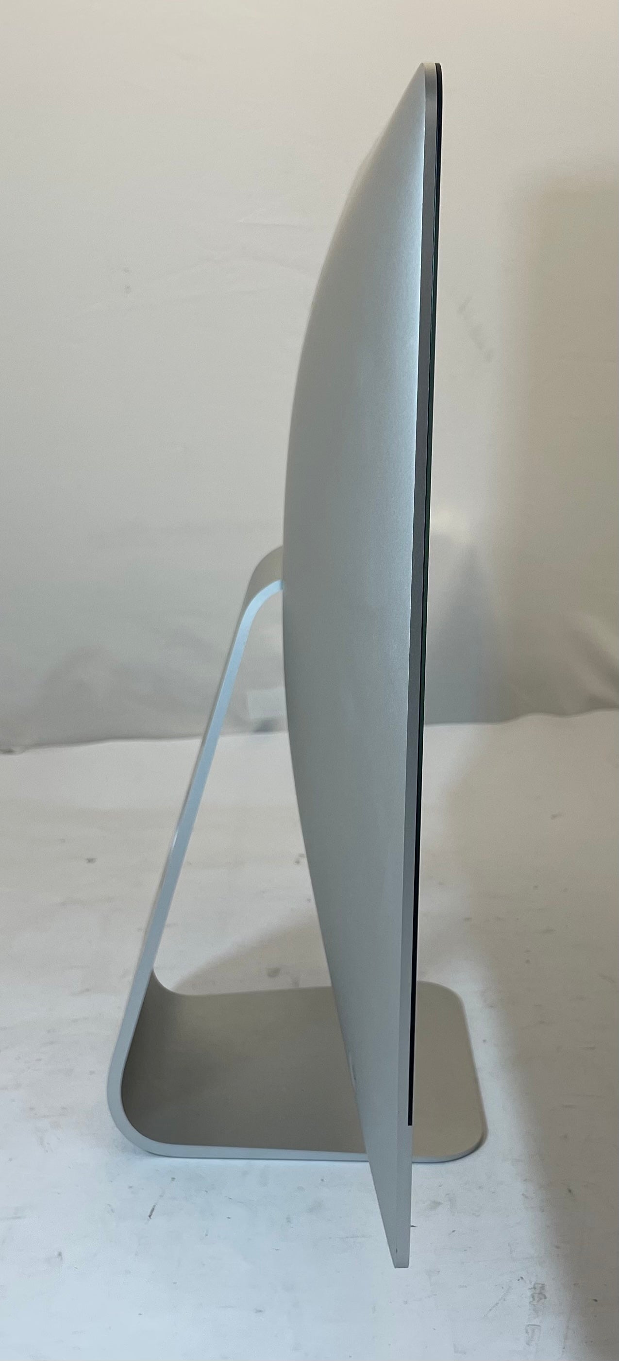 APPLE iMac A2116 2019 21.5" Core i5 8500 16GB 1TB HDD Silver Sequoia -Good