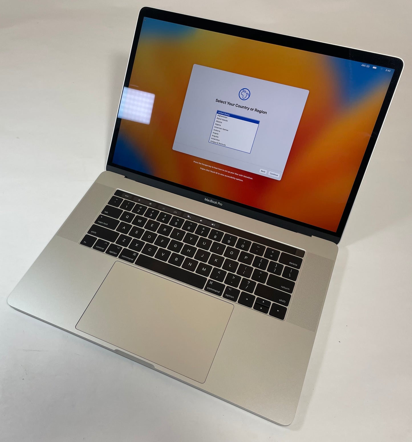 APPLE MacBook Pro A1707 2017 15" i7 7920HQ 16GB 512GB SSD Silver Ventura -Good