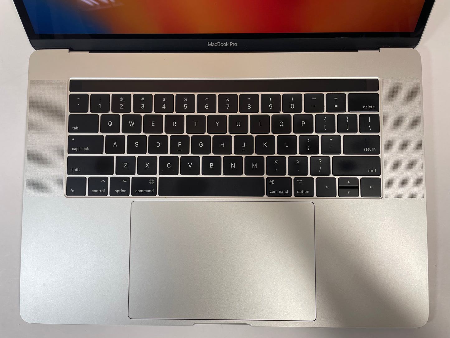 APPLE MacBook Pro A1707 2017 15" i7 7920HQ 16GB 512GB SSD Silver Ventura -Good