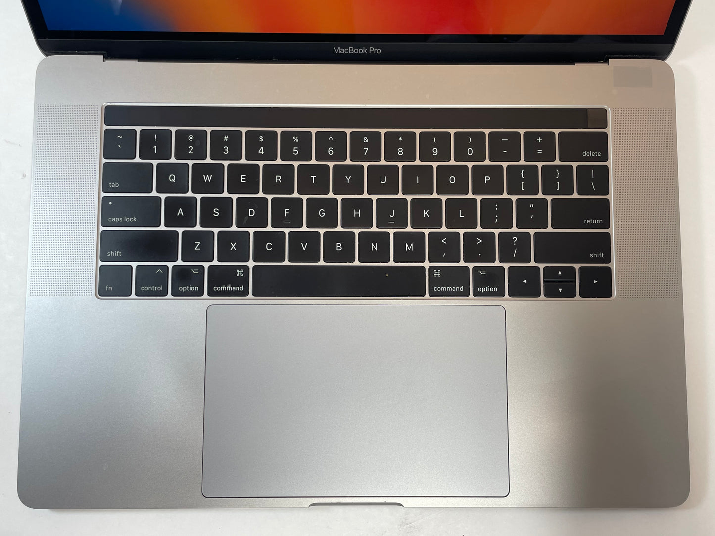 APPLE MacBook Pro A1707 2017 15" Core i7 7920HQ 16GB 512GB SSD Gray Ventura