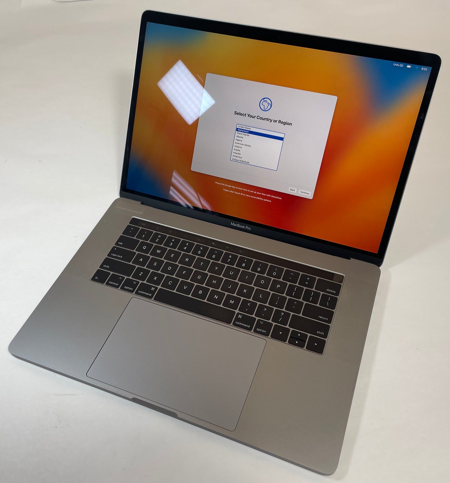 APPLE MacBook Pro A1707 2017 15" Core i7 7700HQ 16GB 256GB NVMe Gray Ventura