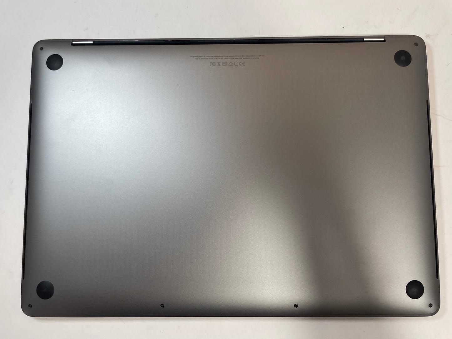 APPLE MacBook Pro A1707 2017 15" Core i7 7700HQ 16GB 256GB NVMe Gray Ventura