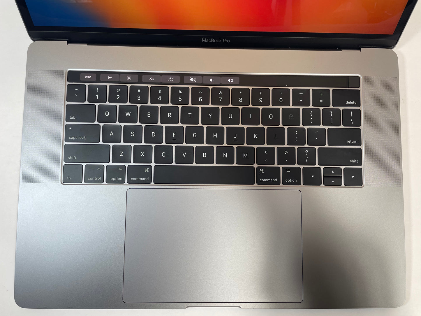 APPLE MacBook Pro A1707 2017 15" i7 7820HQ 16GB 512GB SSD Gray Ventura-Very Good