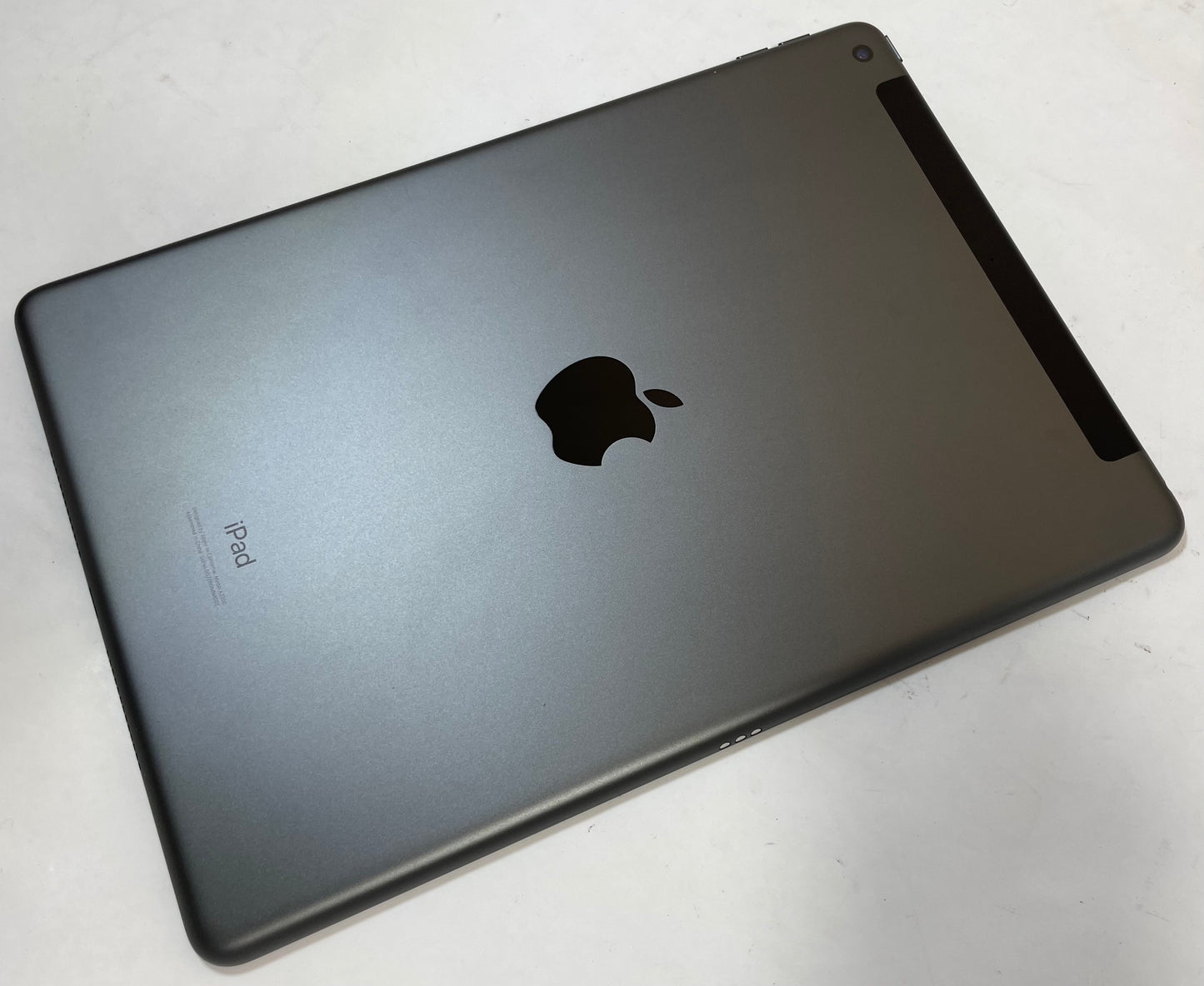 APPLE iPad 7th Gen A2200 10.2" Tablet 32GB Unlocked Gray iOS -Very Good