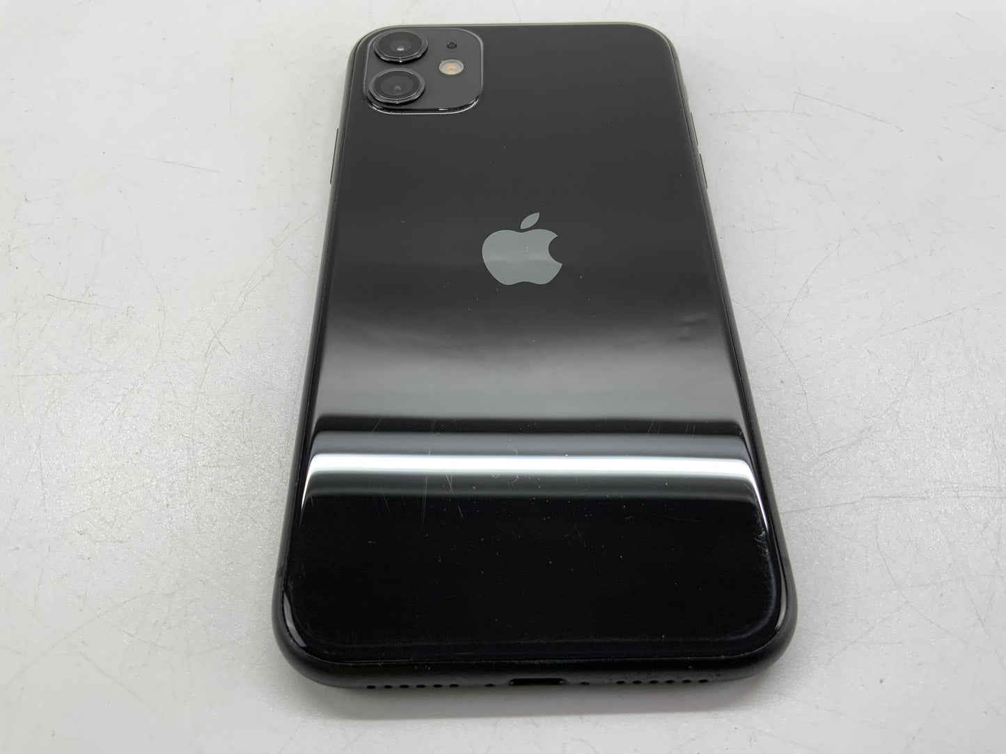 APPLE iPhone 11 A2111 128GB Verizon Black iOS-Very Good