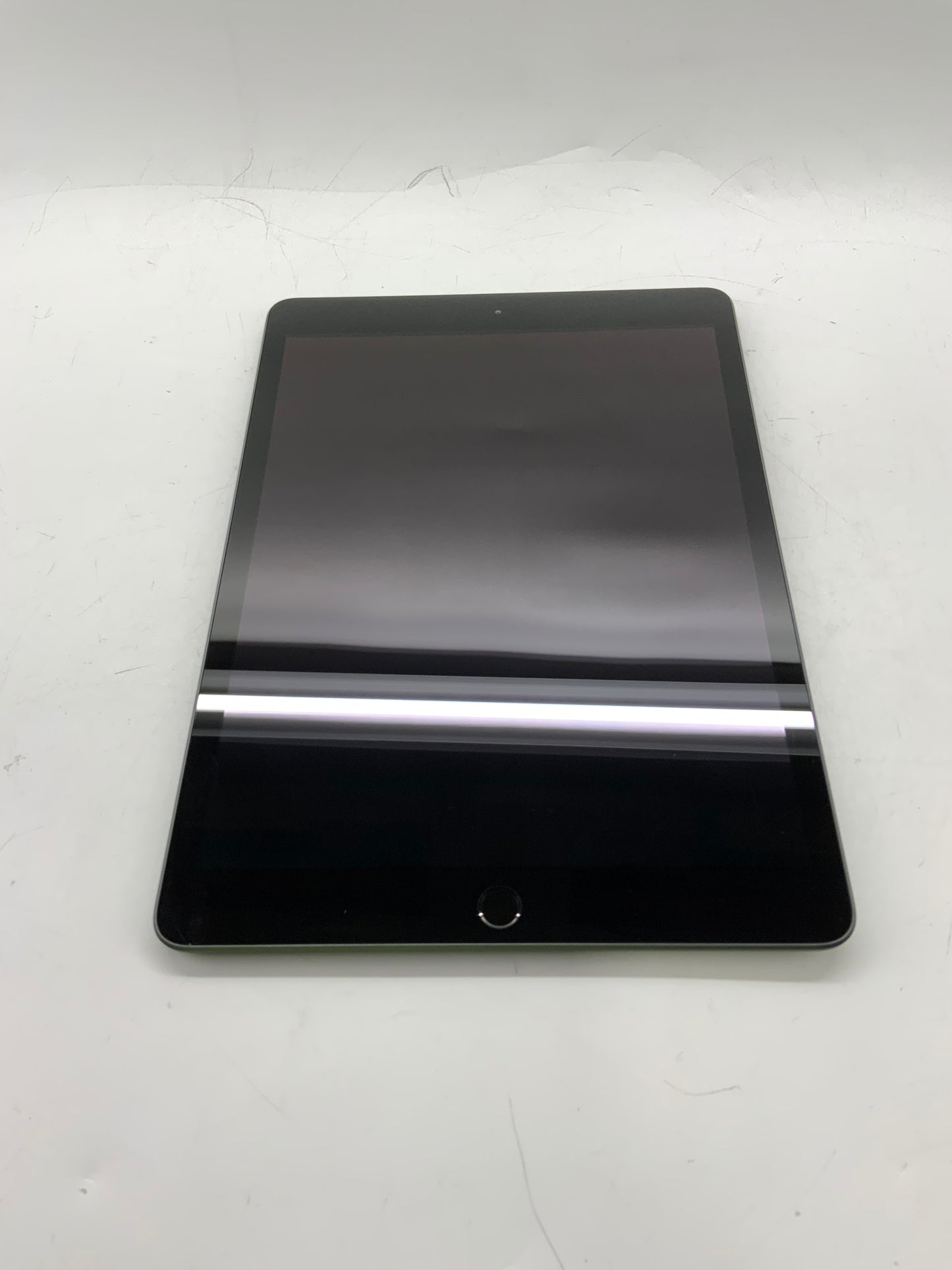 Apple iPad (7th Gen) A2197 10.6" Tablet 32GB Wi-Fi IOS 15 Black -See Photos