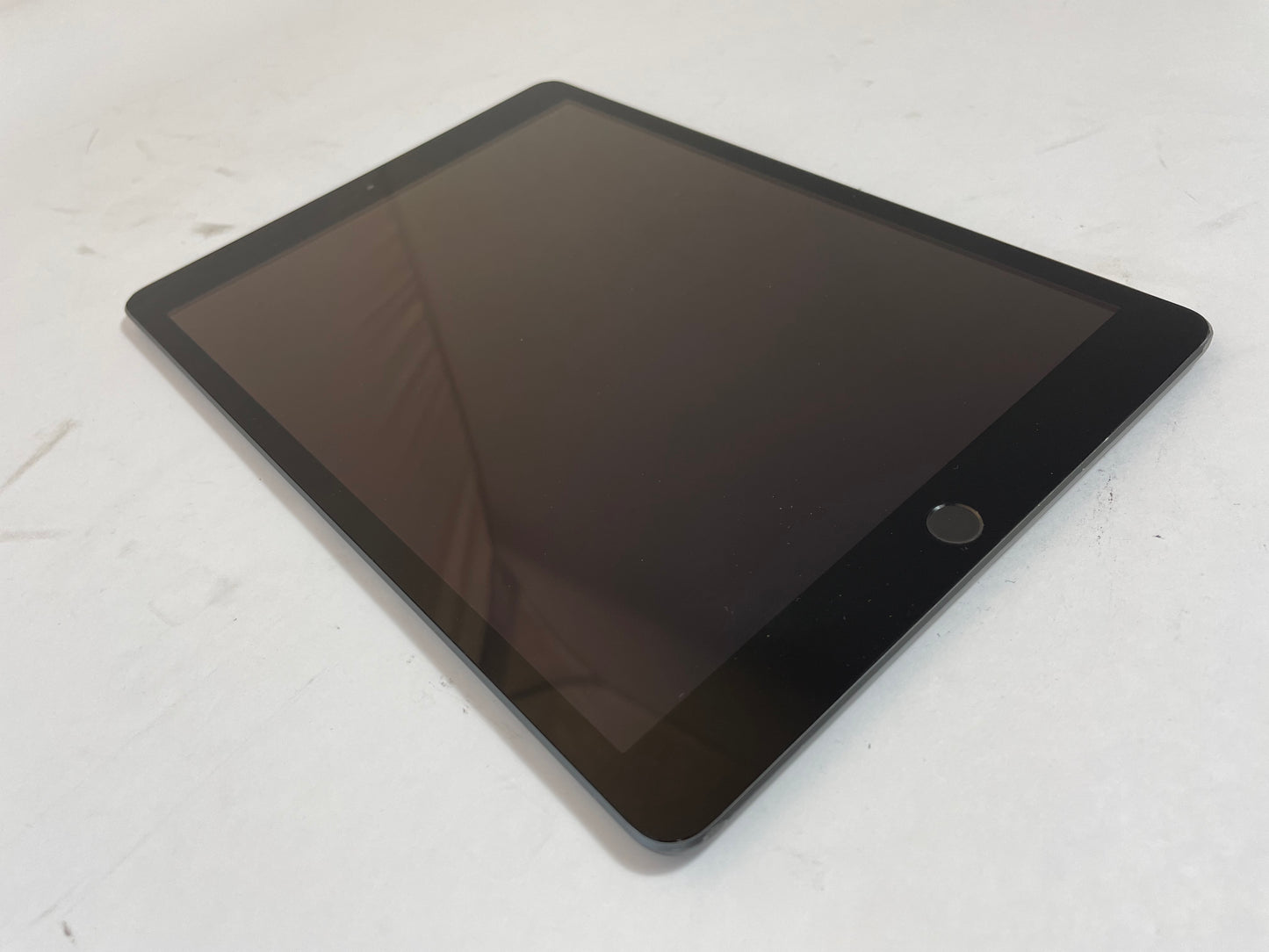 APPLE iPad A2428 8th Gen 10.2" 128GB Unlocked Black & Gray iOS -Very Good