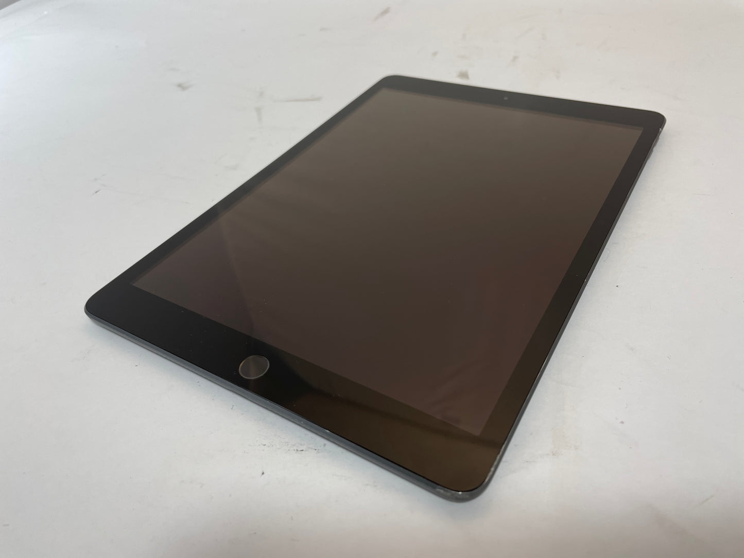 APPLE iPad A2428 8th Gen 10.2" 128GB Unlocked Black & Gray iOS -Very Good