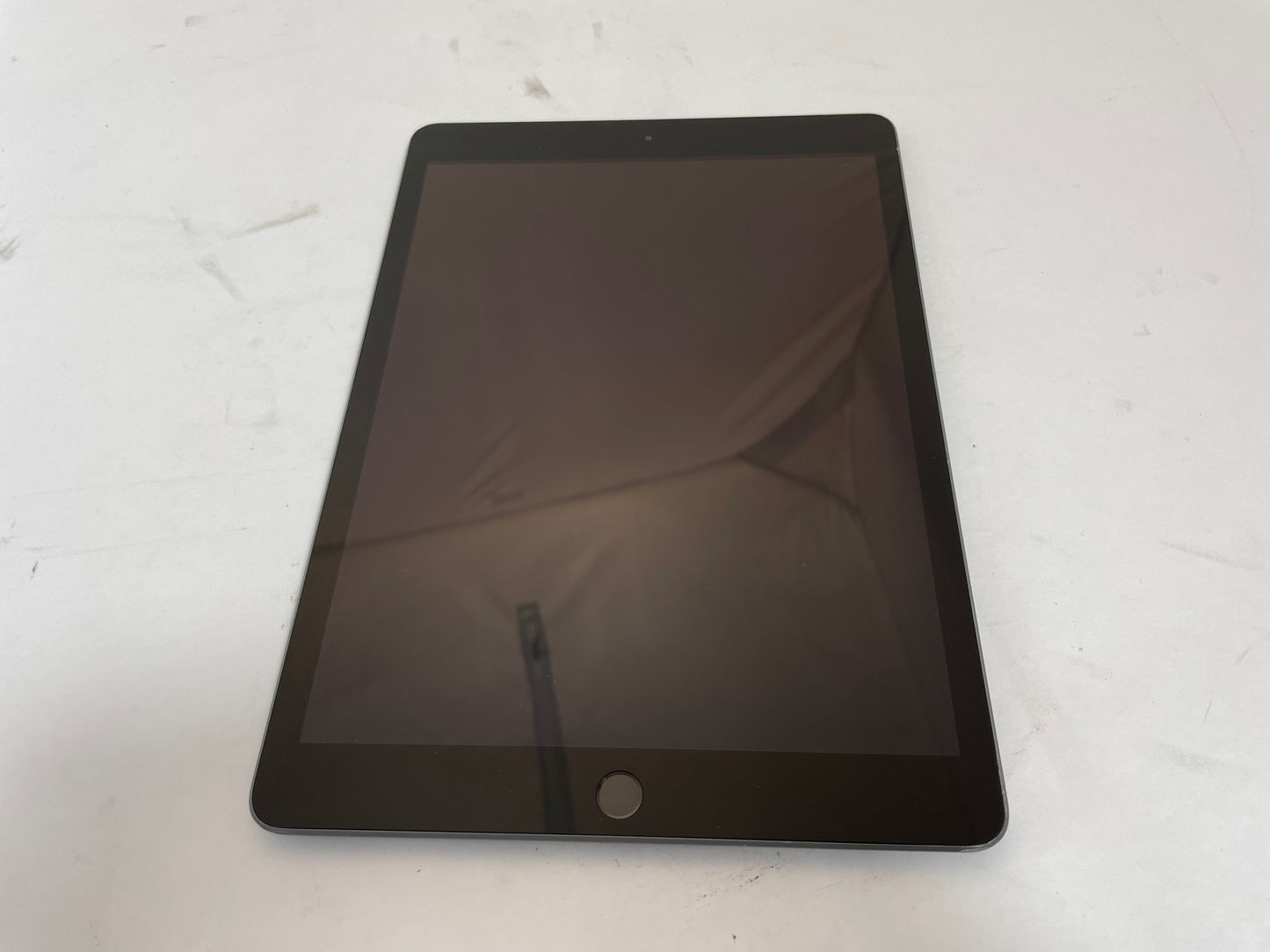 APPLE iPad A2428 8th Gen 10.2" 128GB Unlocked Black & Gray iOS -Very Good