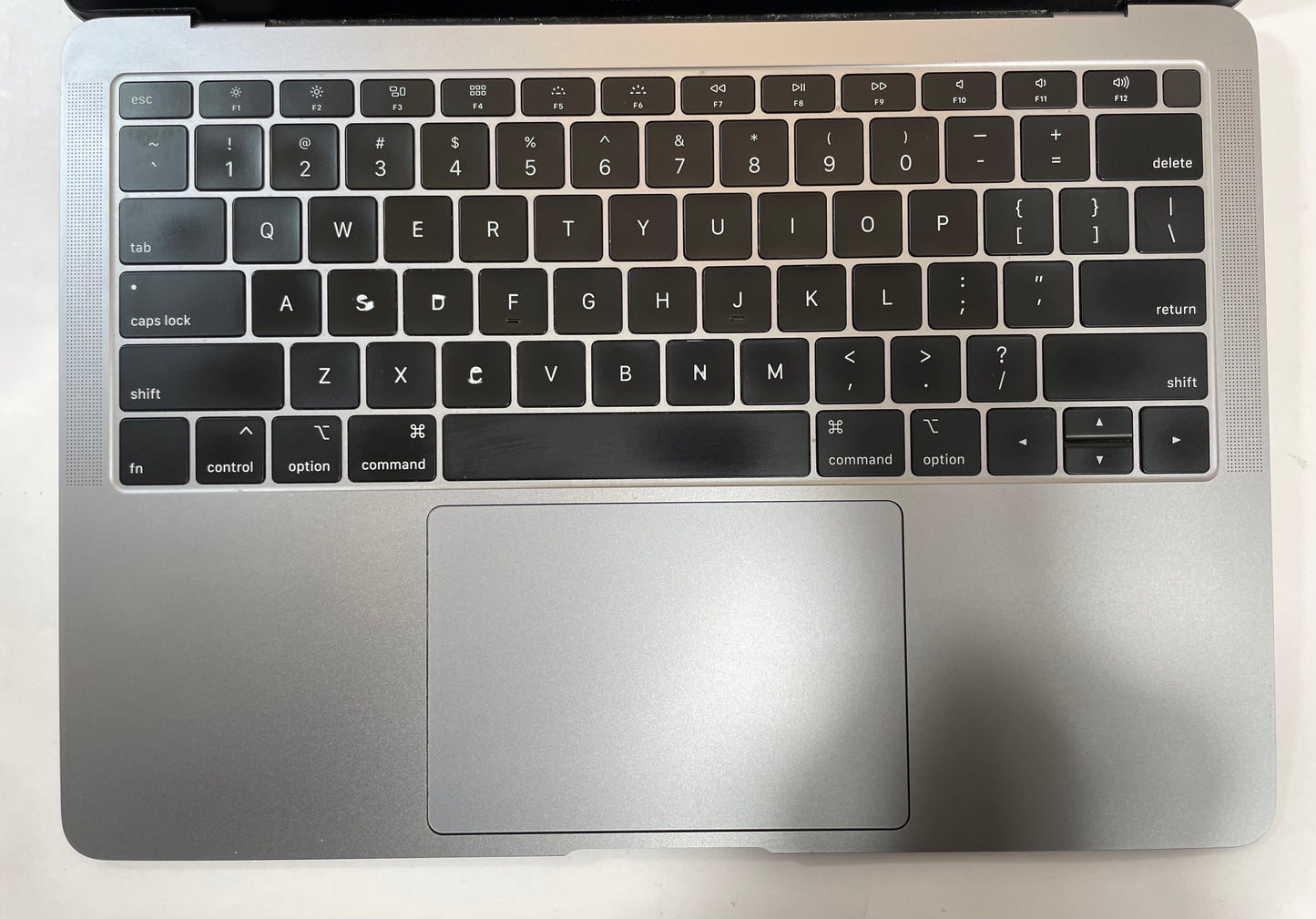 APPLE MacBook Air A1932 2018 13" i5 8210Y 256GB 8GB SSD Gray Sonoma -SEE PHOTOS