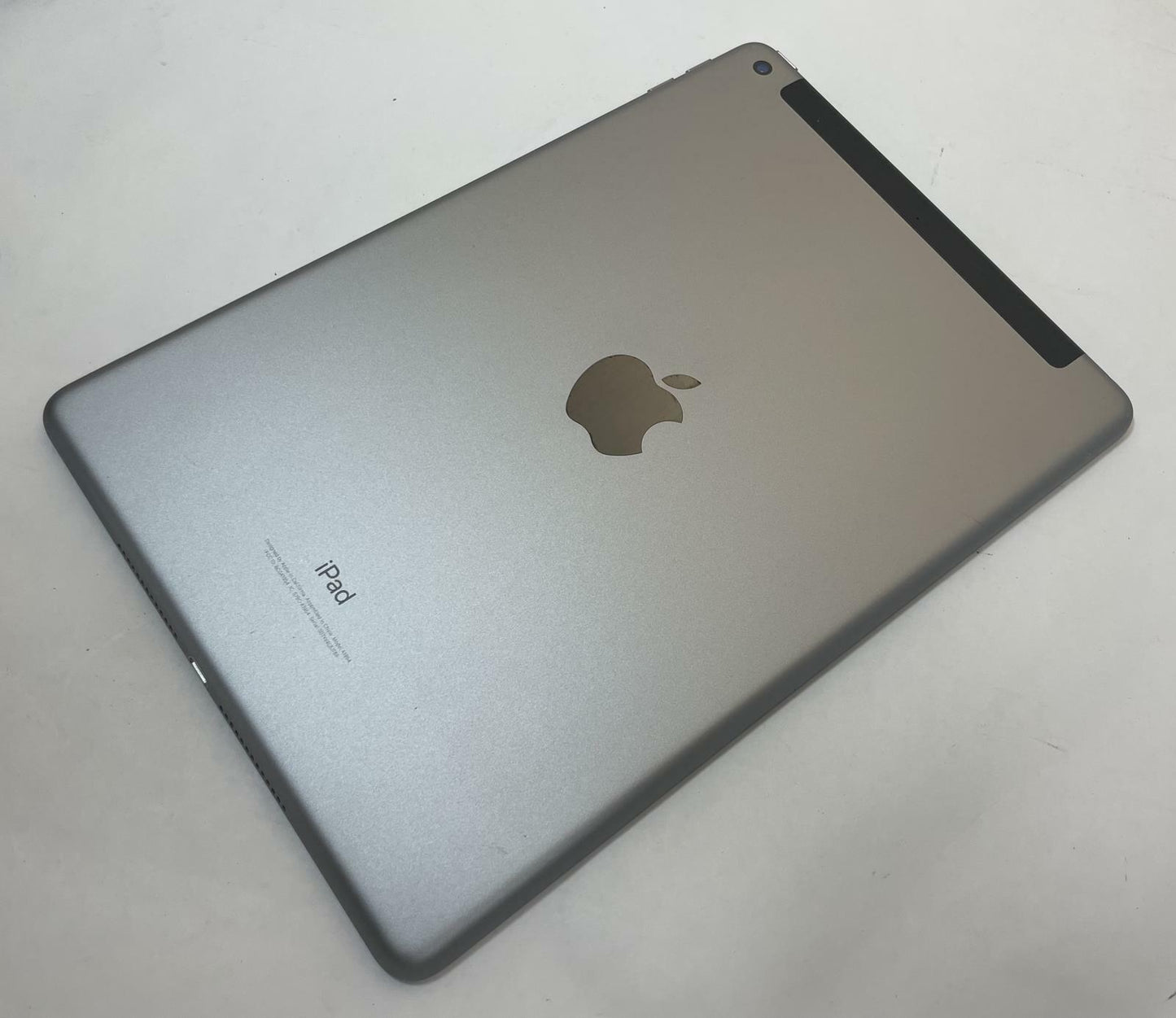 APPLE iPad 6th Gen A1954 9.7" 32GB Unlocked Gray iOS -Very Good